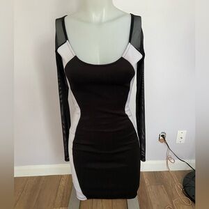 Dress with mesh sleeve 🦨